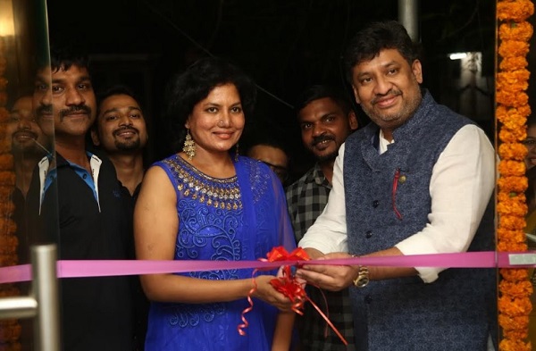 Chennai’s 1st Gaming Café – HUZZLE launched  by  Dr. Yashwanth Kumar Venkatraman( Honary Consulate of the Republic of El Salvador) & Ms. Kavitha Ramu IAS(Director Dept. Of ICDS Govt.of Tamilnadu) at Nungambakkam