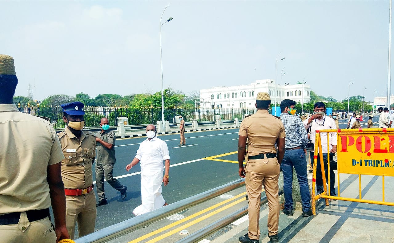 அமைச்சர் செயலால் முதல்வர் நிகழ்ச்சியில் பரபரப்பு..! பதறிப்போன அதிகாரிகள்