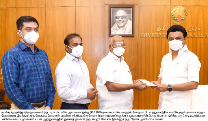 தமிழக முதல்வரின் கொரோணா நிவாரண நிதிக்காக 1 கோடி ரூபாய் வழங்கினார் ‘கோகுலம்’ கோபாலன்