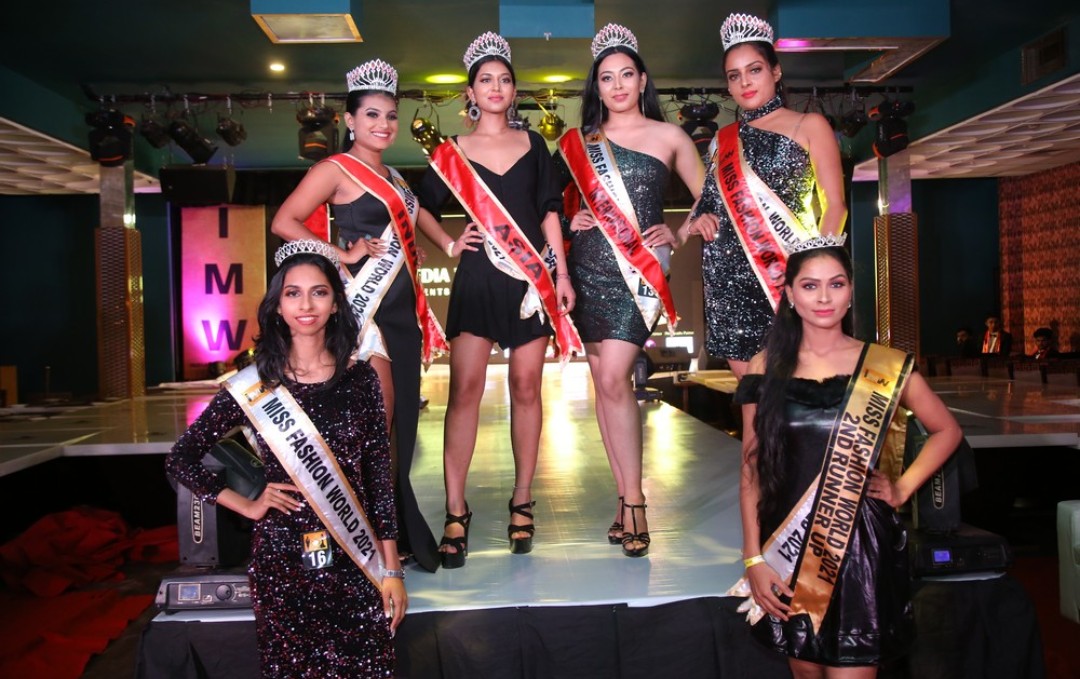 கோவாவில் Big Daddy கப்பலில் இந்தியன் மீடியா ஒர்க்ஸ் நிறுவனம் நடத்திய மாபெரும் அழகிப்போட்டியான, ‘Mr, Miss & Mrs Fashion World 2021 International’-ன் இறுதிச்சுற்றுகளில் முறையே, பாஸ்கர் தனசேகர், ராதிகா தேவ் மற்றும் பிரியா கிஷோர் ஆகியோர் பட்டங்களை தட்டிச் சென்றனர்