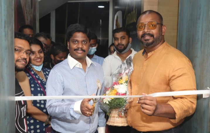 Paulsons Beauty and Fashion Private Limited inaugurates the 54th outlet of ‘Toni&Guy’ and 7th outlet of ‘Jonah’s Bistro’ by   Mr Vijayan Subramanian , Mr.Sam Paul, Sarah , Jonah , Noah and Isaiah at Ramapuram