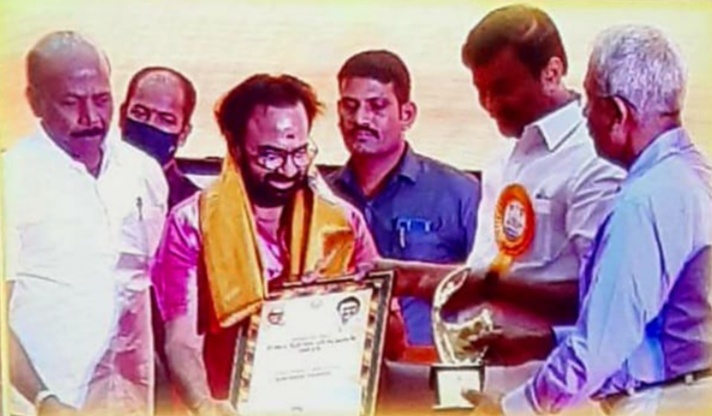 நடிகர் ‘பூ விலங்கு’ மோகனுக்கு, 2010-ம் ஆண்டுக்கான தமிழக அரசின் “சின்னத்திரை வாழ்நாள் சாதனையாளர் விருது” வழங்கப்பட்டது