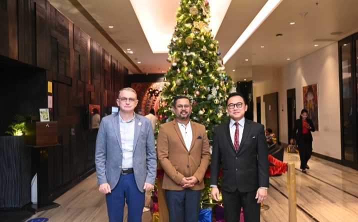 Annual Tree Lighting Ceremony at Novotel, Chamiers Road