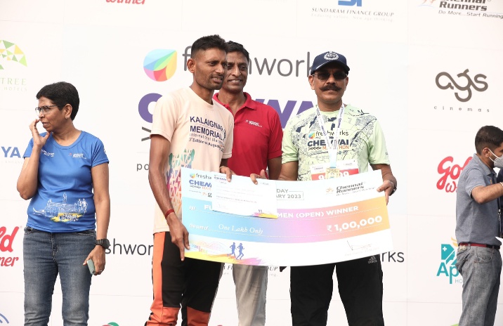 Vinoth Kumar Srinivasan and Brigid Jerend Kimitwai win the Freshworks Chennai Men’s and Women’s Full Marathon 2023 powered by Chennai Runners