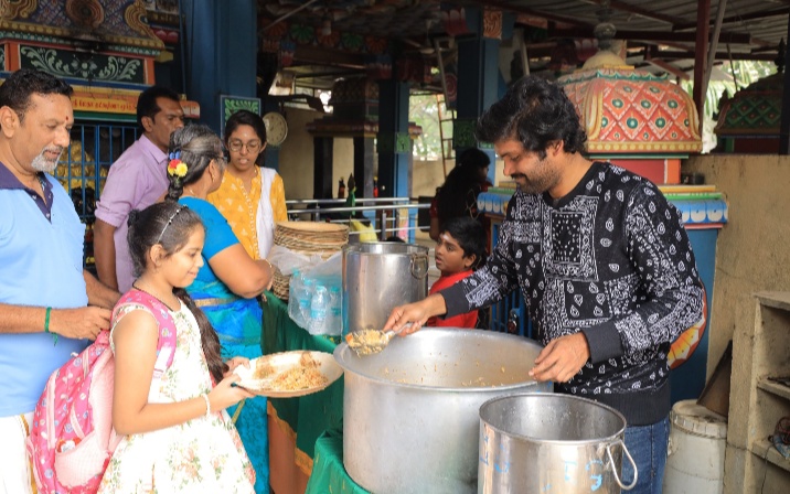 அன்னதானம் வழங்கி பிறந்த நாளை கொண்டாடிய நடிகர் வெற்றி