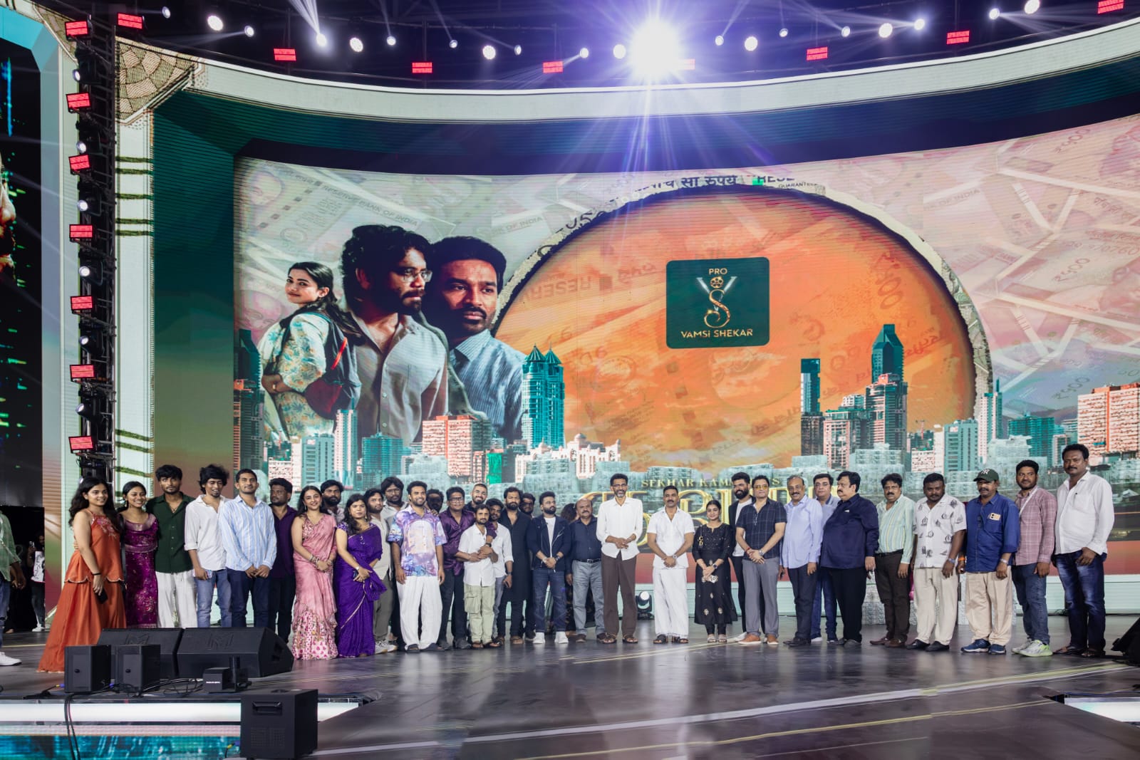 நட்சத்திரங்கள் நிறைந்த இரவாக அரங்கத்தை ஒளிரச் செய்த ‘குபேரா’ இசை வெளியீடு