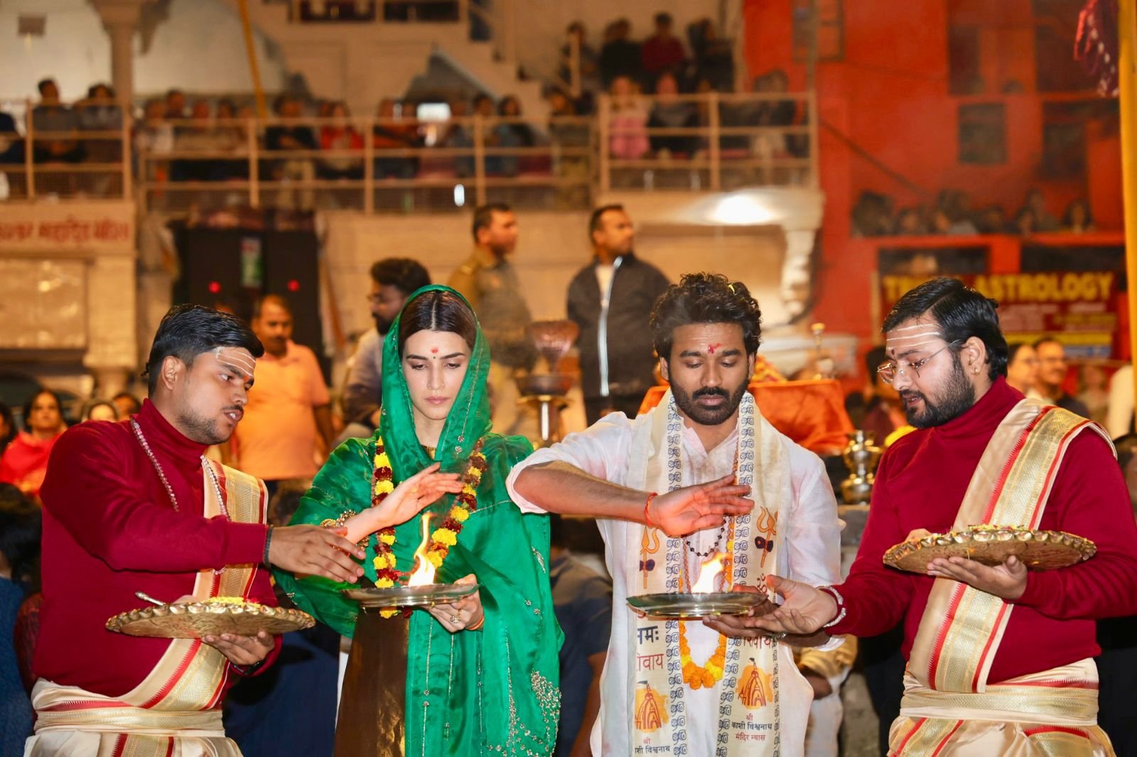 காசி விஸ்வநாதர் முதல் கங்கை நதி வரை: ‘தேரே இஷ்க் மே’ படத்திற்காக வாரணாசியை ஒளிரச் செய்த தனுஷ், க்ரிதி சனோன் மற்றும் ஆனந்த் L ராய்