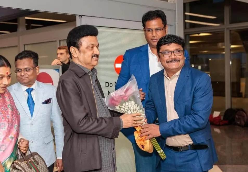 திமுக-வின் தேசிய செய்தித் தொடர்பாளரும், வெளிநாட்டு தமிழர் பிரிவு இணைச்செயலாளருமான வழக்கறிஞர் புகழ் காந்தி திமுக-வில் இருந்து விலகல்